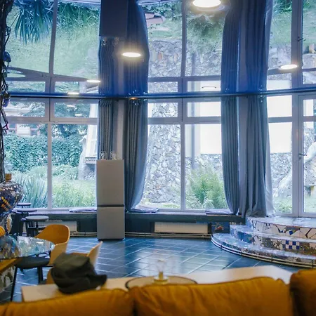 Gaudi Apartment In Львов Экстерьер фото