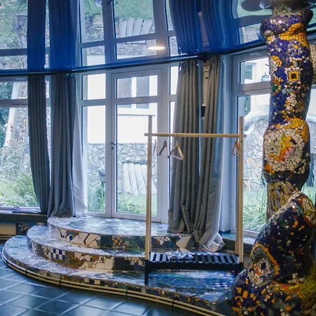 Gaudi Apartment In Львов Экстерьер фото